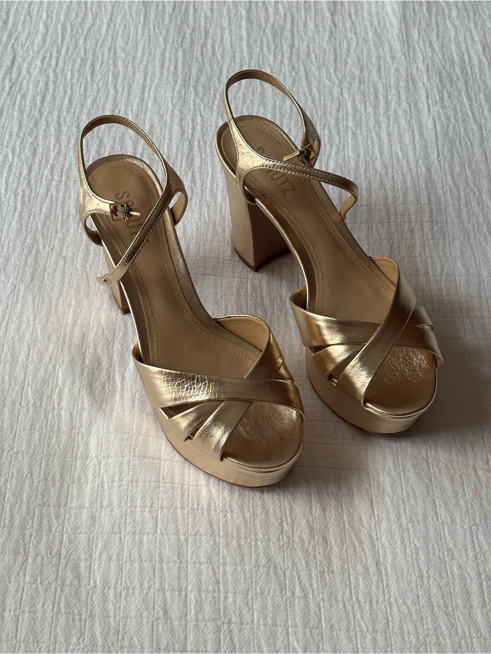 SCHUTZ Keefa Sandal in Gold - Picture 2 of 7